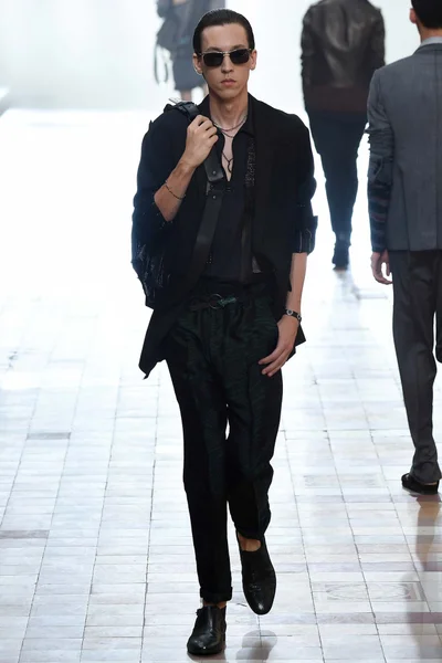 Look 25